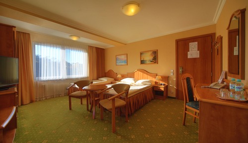 Habitación triple, balcón