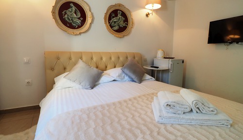Last Minute Room