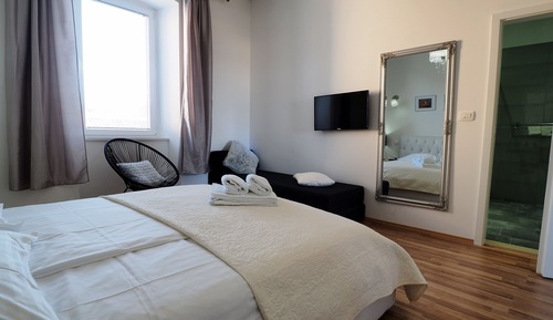 Exclusive Apartment (2)