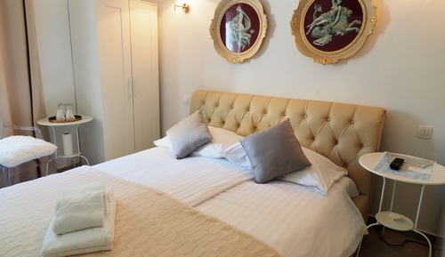 Double Room (1)