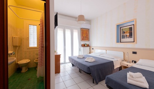 Habitación triple, vistas a la ciudad