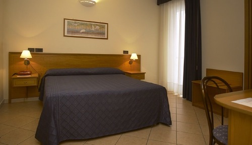 Habitación clásica con 1 cama doble o 2 individuales, vistas al mar