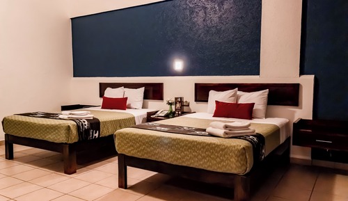 Suite Premium, bañera, vistas a la piscina