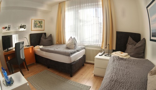 Habitación estándar con 2 camas individuales, baño privado (Zweibettzimmer Standard)