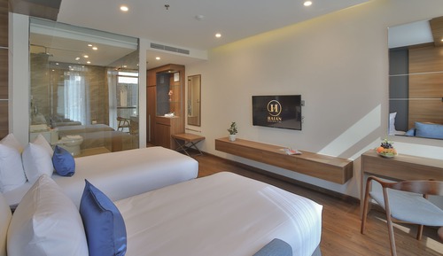 Habitación superior con 2 camas individuales, vistas a la ciudad