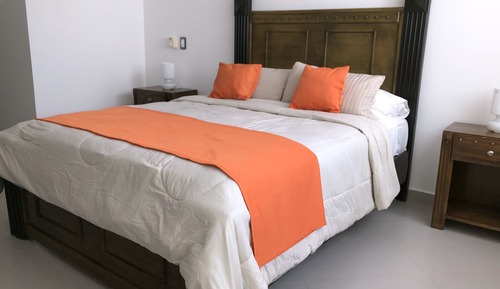 Habitación Deluxe, 1 cama de matrimonio, frigorífico, vistas parciales al mar