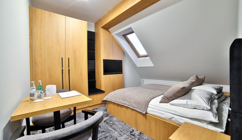 Habitación estándar con 1 cama doble o 2 individuales, junto a la montaña