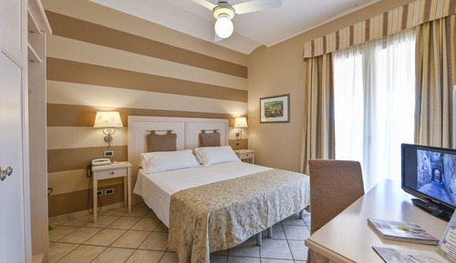 Habitación superior con 1 cama doble o 2 individuales