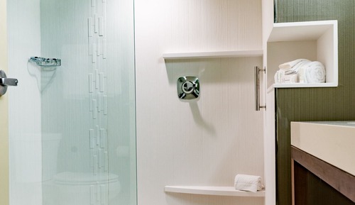 Habitación, 2 camas de matrimonio (Mobility Accessible, Roll-In Shower)