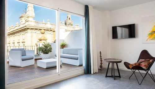 Ático de diseño, 1 habitación, terraza, vistas a la ciudad