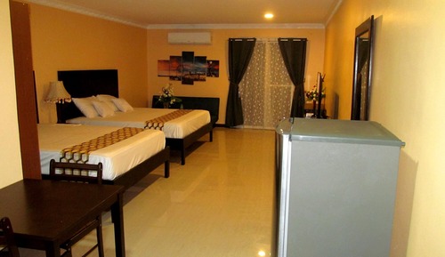Family Double Room, Multiple Beds, Kitchenette, Pool View