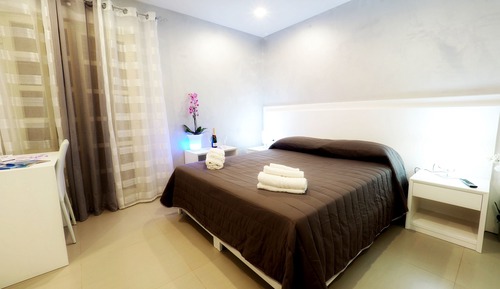 Habitación Confort con 1 cama doble o 2 individuales, balcón, vistas parciales al mar
