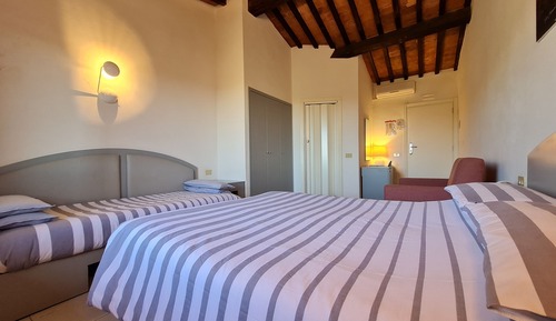 Habitación cuádruple Confort, en edificio anexo