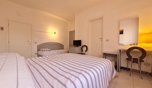 Habitación triple Confort, en edificio anexo