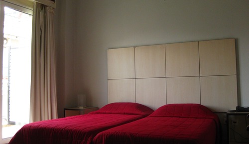 Habitación con 1 cama doble o 2 individuales, balcón