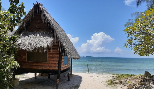 Habitación básica con 1 cama doble o 2 individuales, vistas a la playa