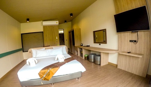 Deluxe Raft Room