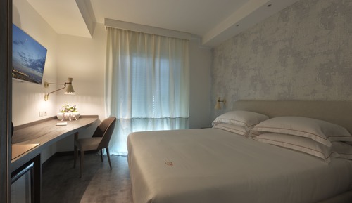 Habitación con 1 cama doble o 2 individuales, no fumadores, vistas a la ciudad