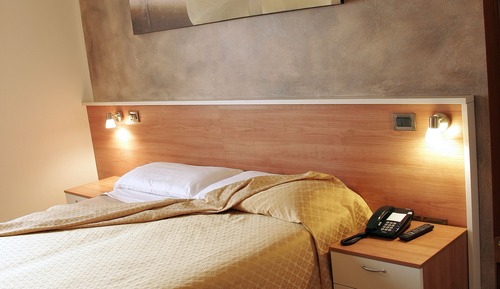 Habitación estándar con 1 cama doble o 2 individuales