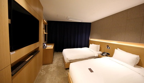 Run of House (Room types are randomly assigned upon check-in)