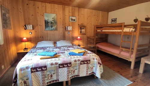 Habitación familiar con 1 cama doble o 2 individuales, baño privado (Marolland PMR)