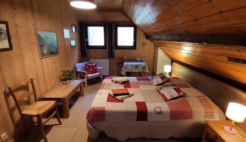 Habitación clásica con 1 cama doble o 2 individuales, baño privado (Outrechenais)