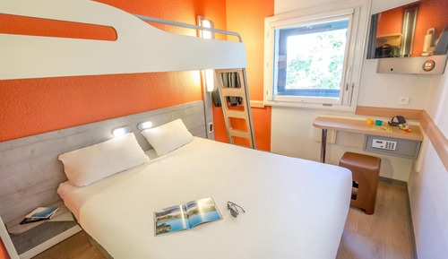 Habitación triple, varias camas