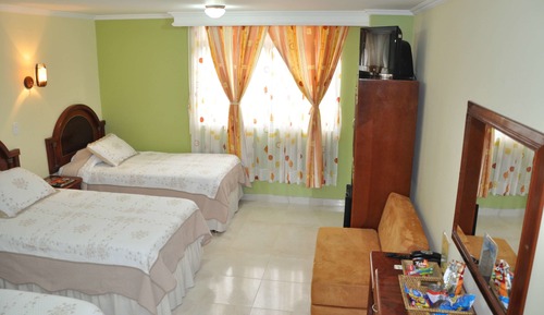 Habitación triple, varias camas