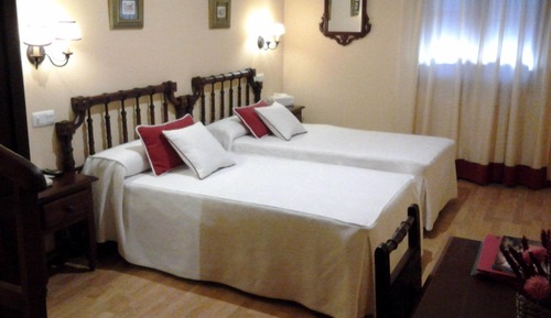 Habitación con 2 camas individuales