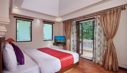 Suite Grand, 1 cama de matrimonio grande, vistas a la piscina, en esquina