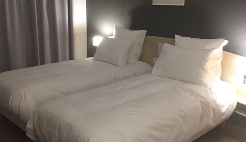 Habitación superior con 1 cama doble o 2 individuales