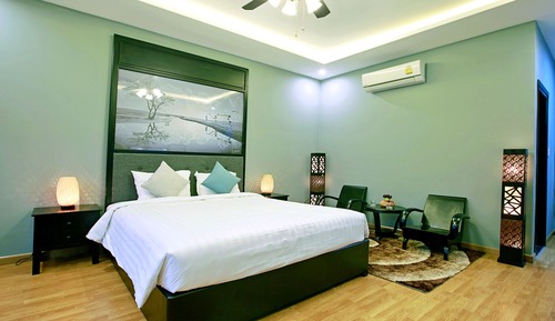 Habitación Deluxe con 1 cama doble o 2 individuales, vistas a la piscina