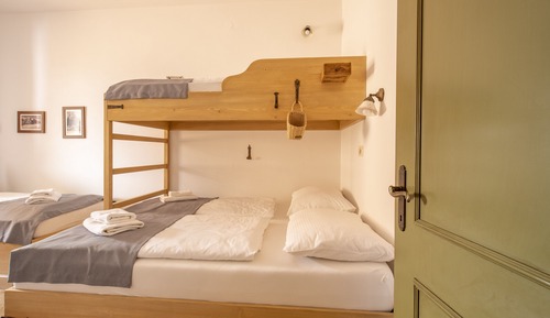 One-Bedroom Apartment (4 Adults)