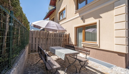 Duplex Three-Bedroom Apartment (5-10 adults)