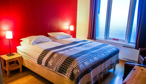 Habitación básica con 1 cama doble o 2 individuales