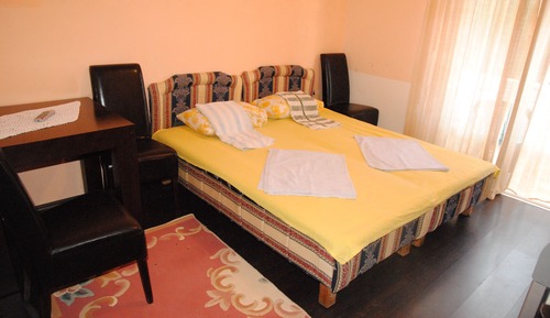 Habitación con 1 cama doble o 2 individuales, balcón