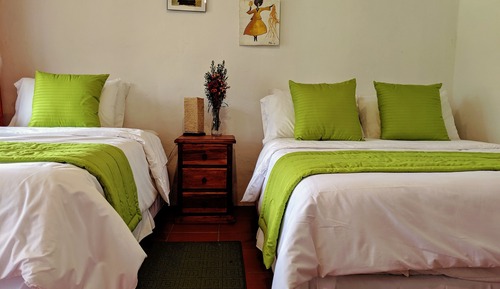 Habitación triple Deluxe, varias camas, acceso a la piscina