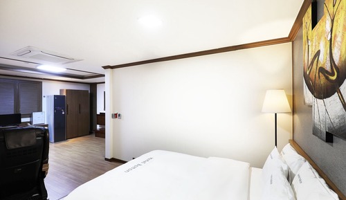 Suite Double - Certified Korea Tourism Quality Break (Breakfast is not available on Mondays)