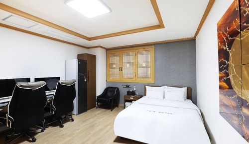 Deluxe Double - Certified Korea Tourism Quality Break (Breakfast is not available on Mondays)