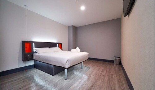 Habitación básica doble, sin ventanas