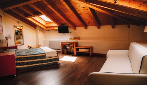 Habitación superior con 1 cama doble o 2 individuales