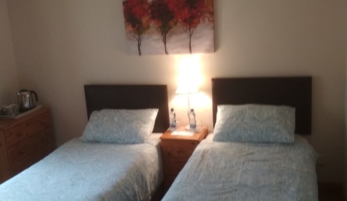 Habitación con 2 camas individuales