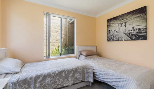 Premium House, 5 Bedrooms, 2 Bathrooms