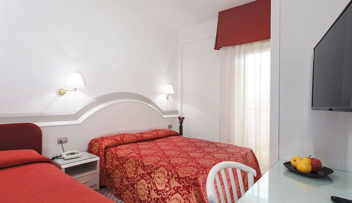 Habitación triple, balcón