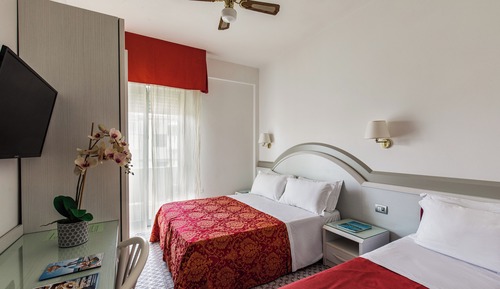 Habitación cuádruple, balcón