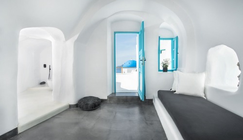 Superior Cave Suite with Semicovered Plunge Pool & Caldera View