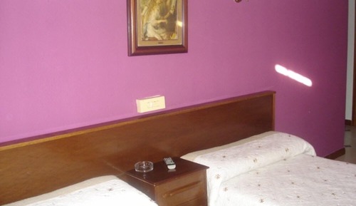 Habitación doble, con ducha y lababo