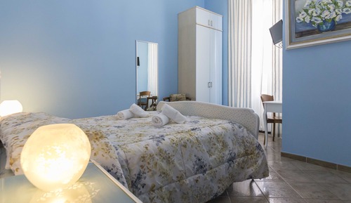 Habitación básica doble, 1 cama de matrimonio, baño privado