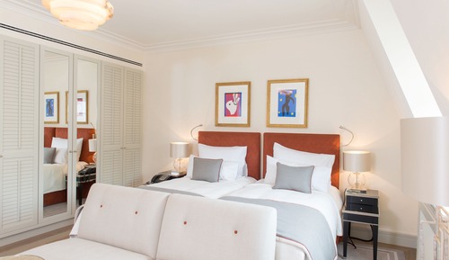 Superior Stephanie Room
