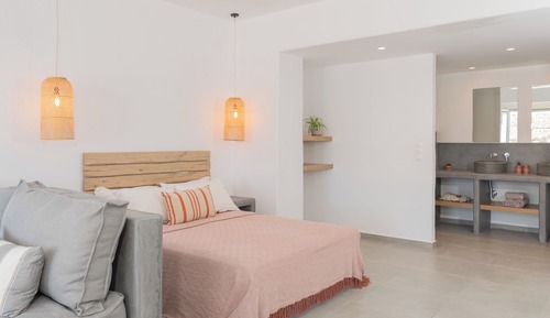 Deluxe Suite 2-4 Adults with Partial Sea and Castle View (Kimo)